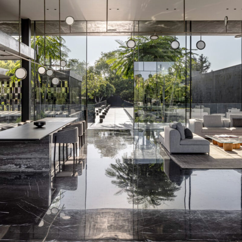 How to Choose the Perfect Sofa for Your Luxury Living Space